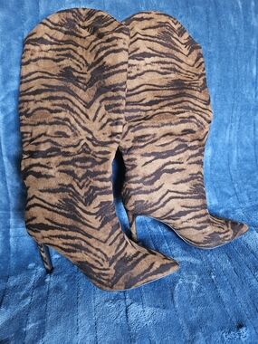 Chinese Laundry Brown and Black Tiger-Print Heeled Boots